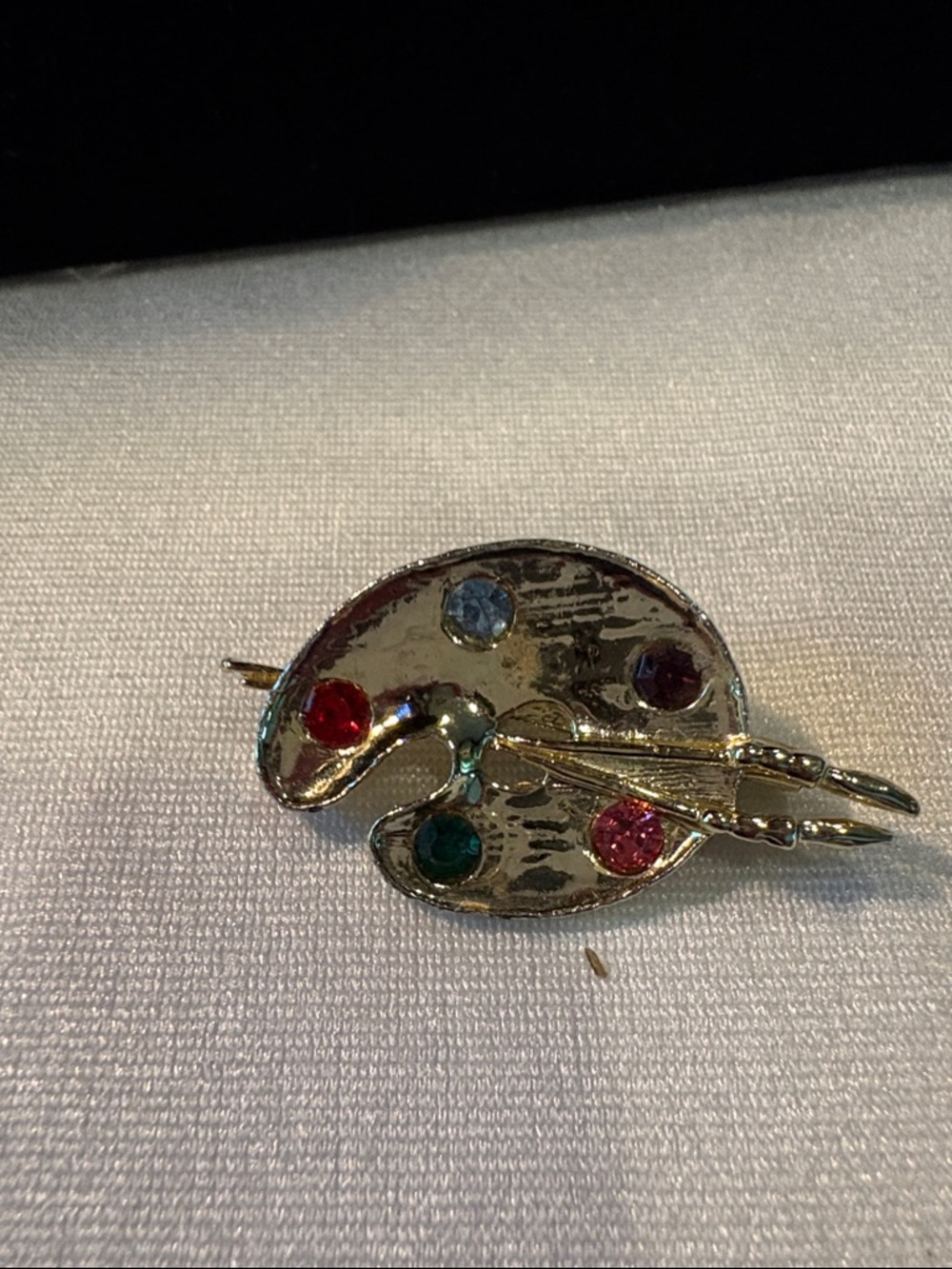Source Unknown Gold-Tone Artist Palette Brooch with Multicolor Stones